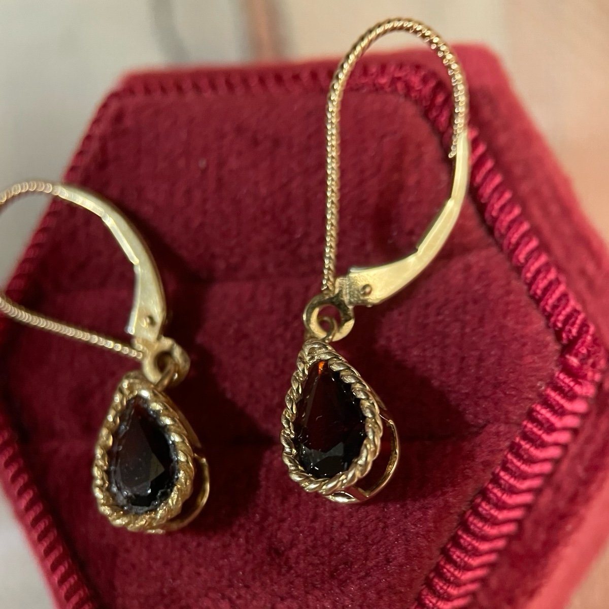 Vintage designer CCC 10k solid gold teardrop Garnet milgrain rope bezel earrings