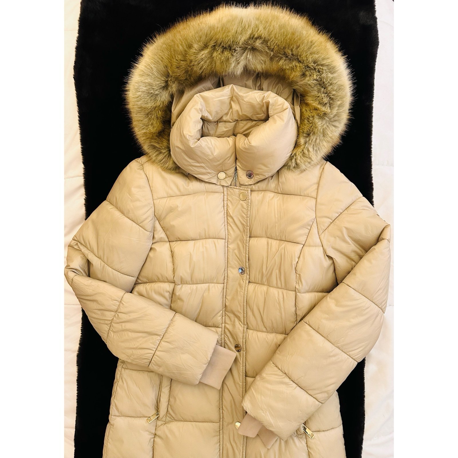 Michael Kors Faux Fur Trim Hooded Puffer Coat / Jacket Size Small Tan.