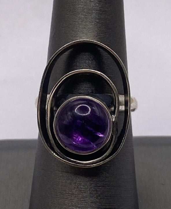 VINTAGE HANDMADE HANDWROUGHT STERLING SILVER AND AMETHYST RING SIZE 8