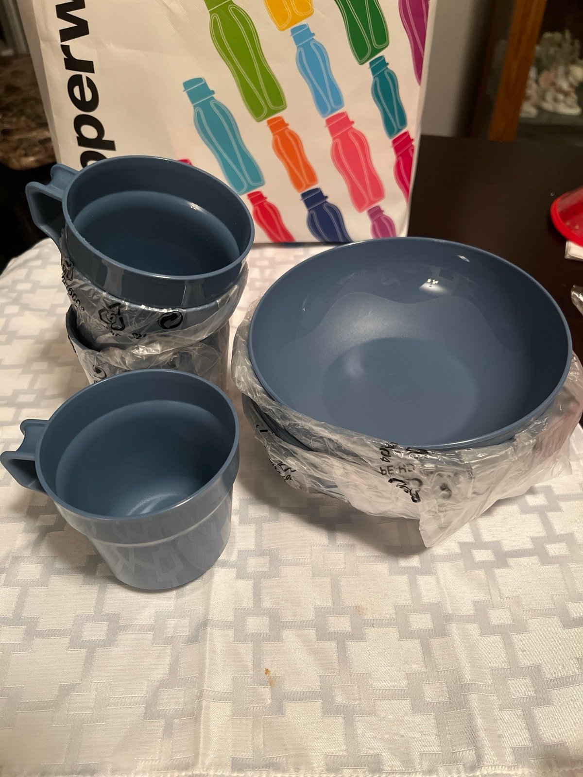 Tupperware Plates N Cups
