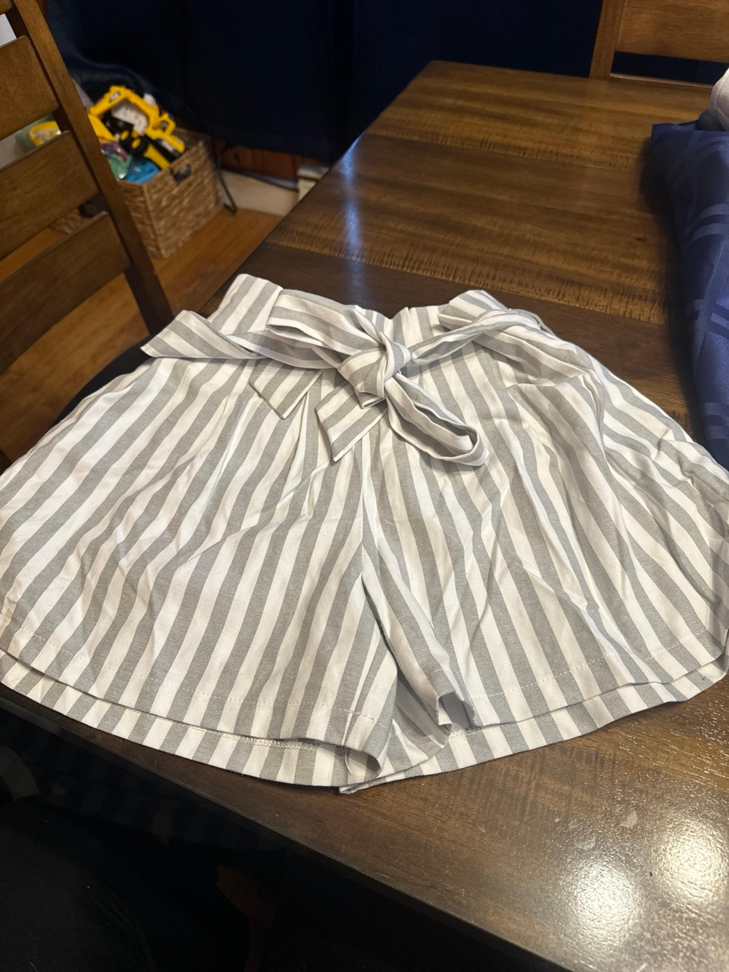 Women pink lily shorts