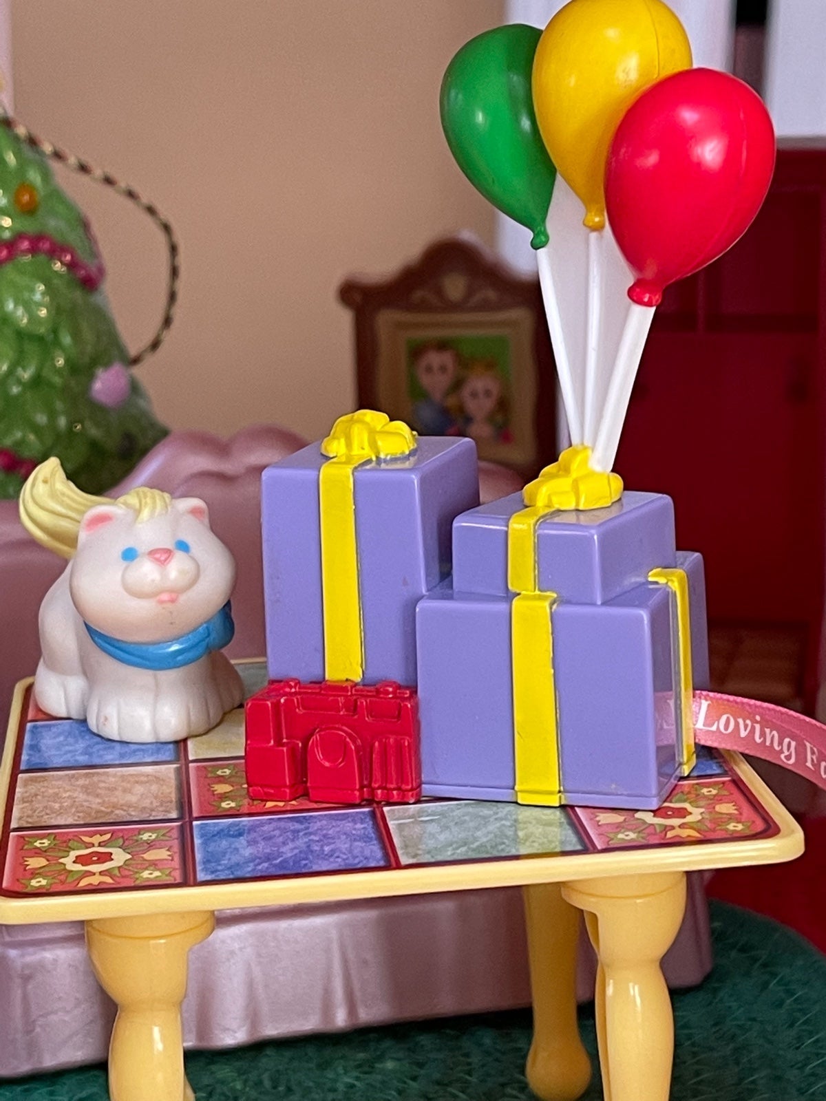 Fisher price sweet sounds dollhouse table presents & cat