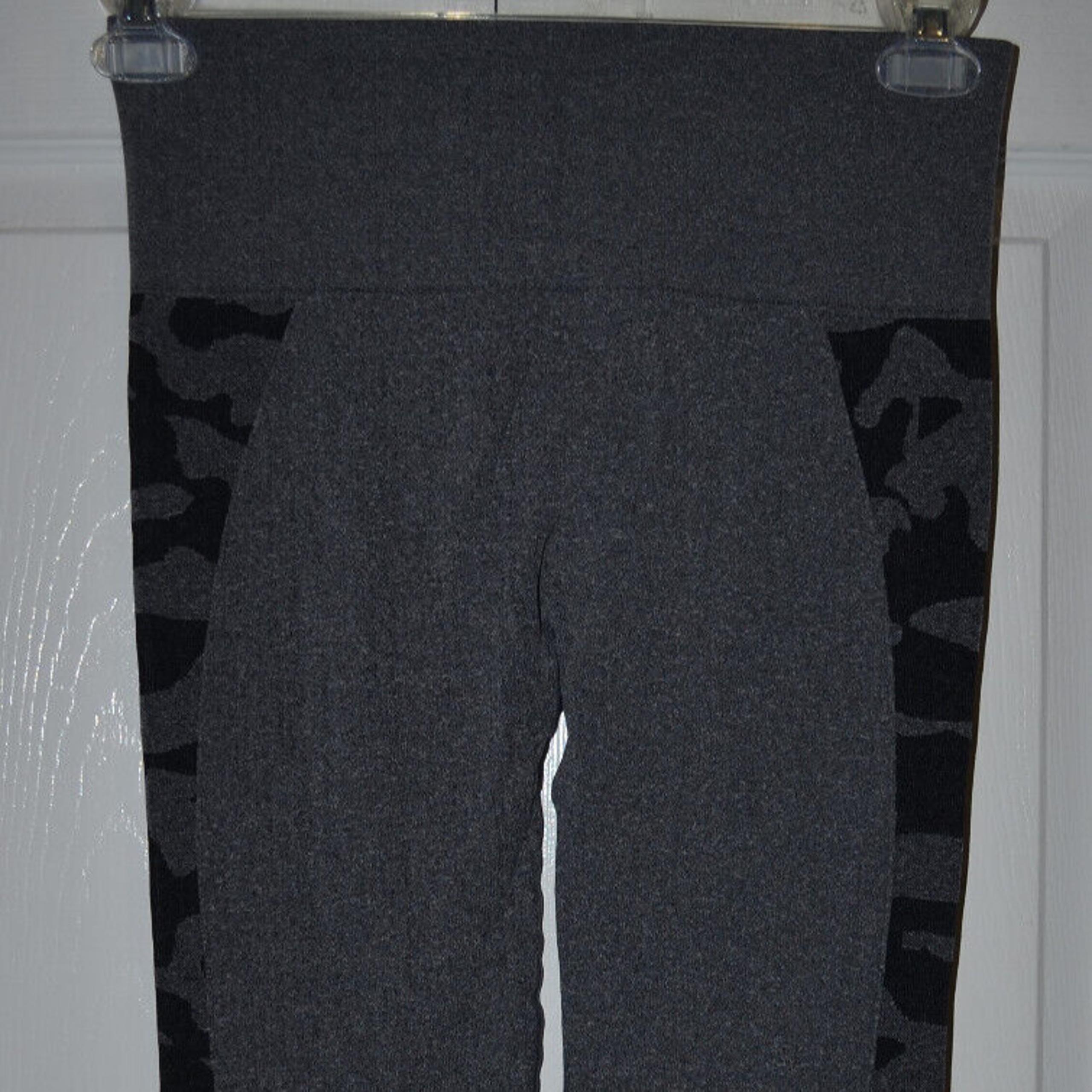 Curves N Combatboots Women’s Seamless Camo Leggings w/ Booty Scrunch Size: L
