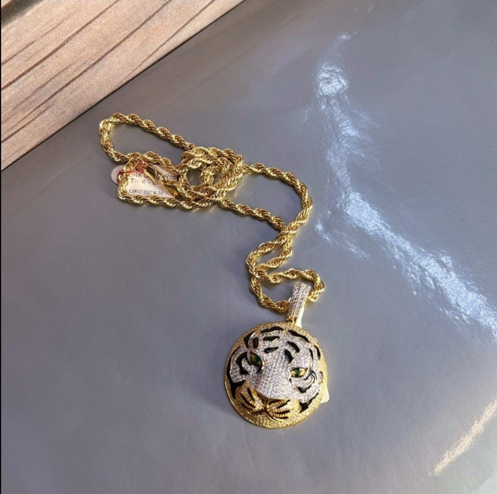 Tiger head pendant with rope chain