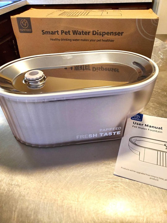 Cat Water Fountain, 84oz/2.5L Automatic Pet Water Fountain Dog Water Dispenser w
