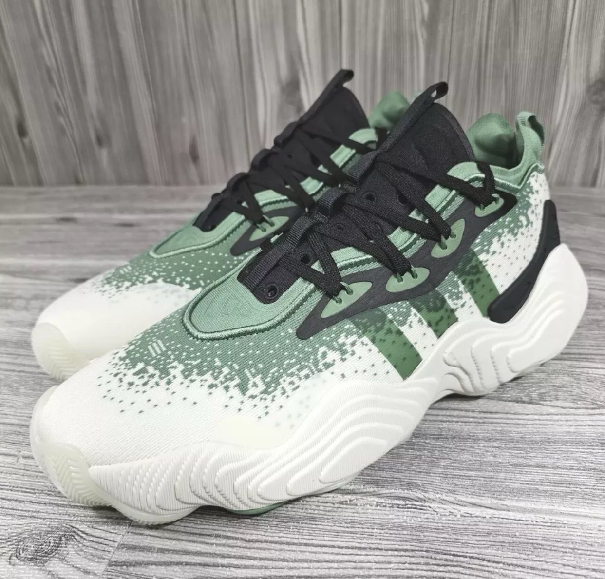 Adidas Men’s Trae Young 3 Low Preloved Green Basketball Shoes Size 11