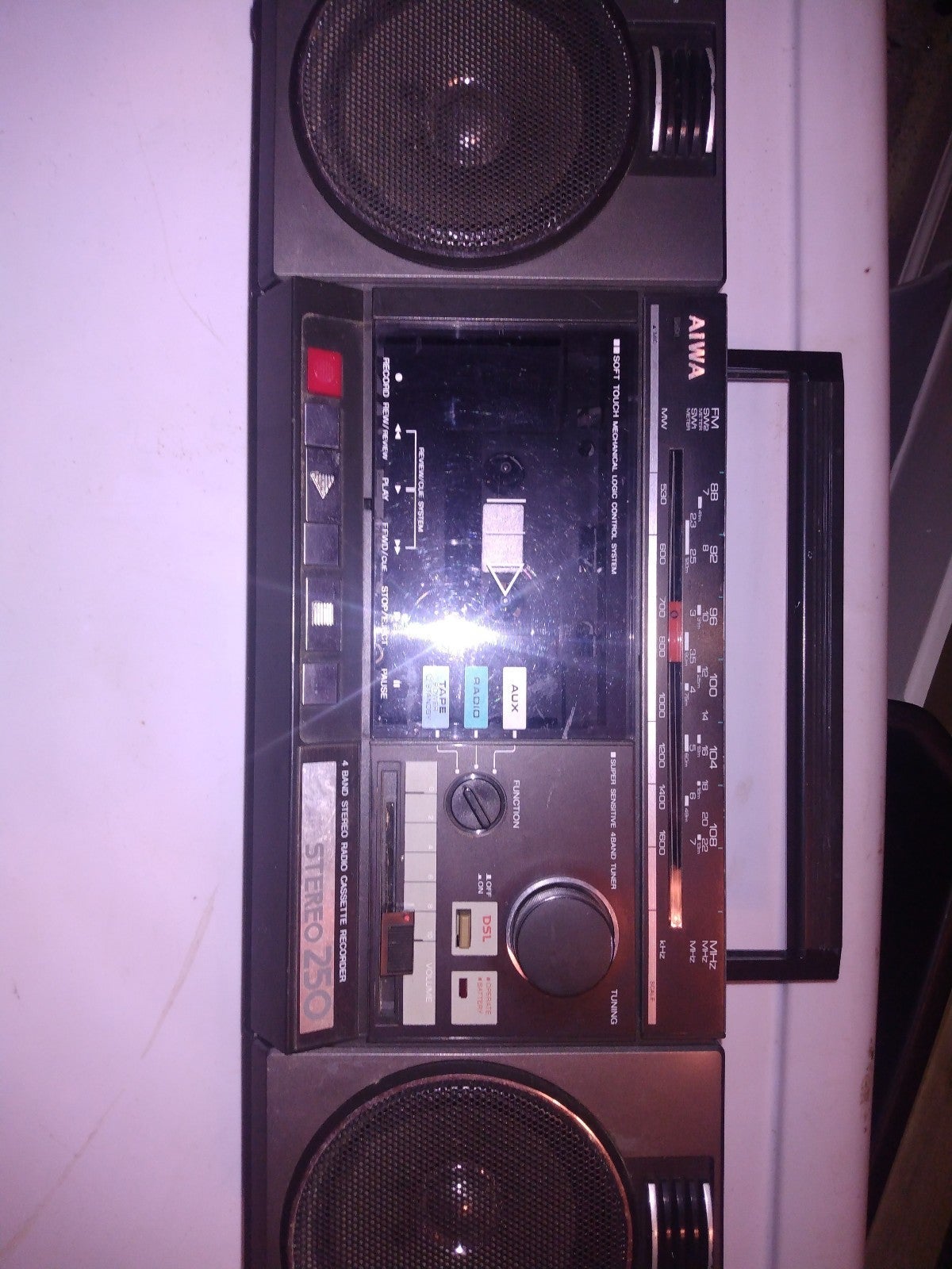RETRO 4 BAND RADIO CASSETTE RECORDER