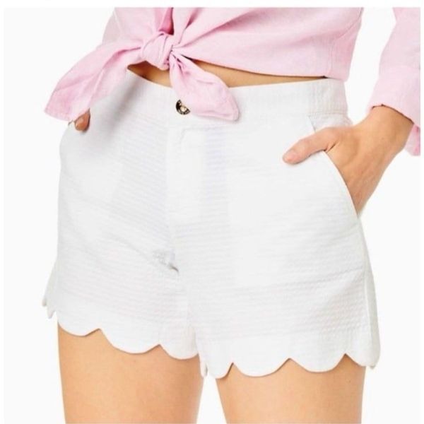 LILLY PULITZER | Buttercup White Scalloped Hem Textured Shorts Women’s Size 6