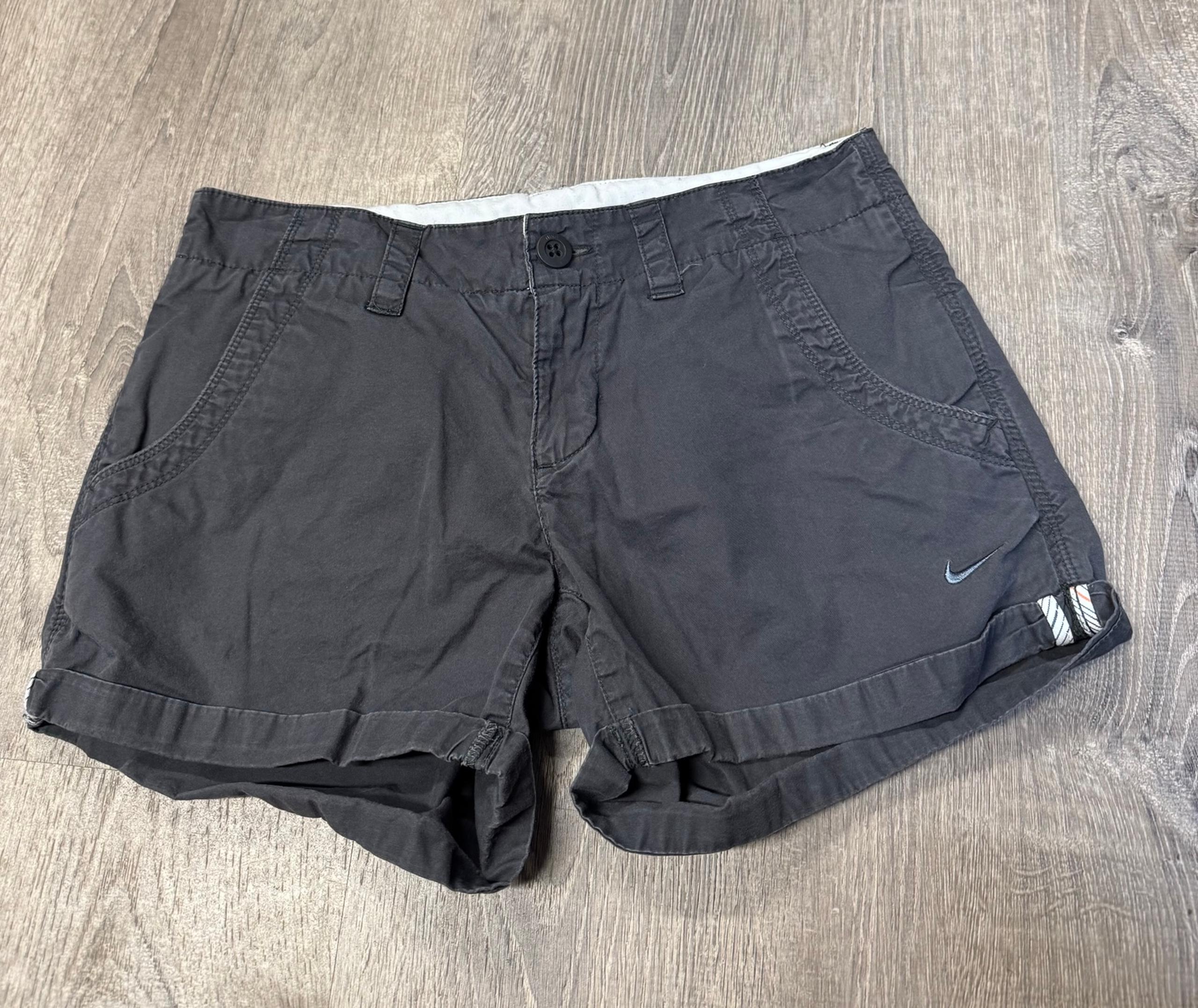 nike khaki shorts Women’s Hiking Size 4 Cotton Chino Zip Button