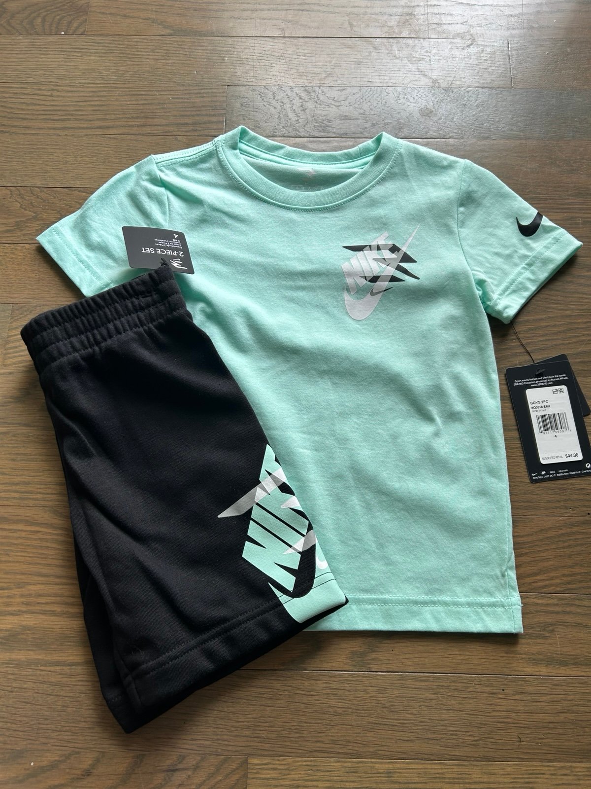 NWT Nike Boys Set size 4