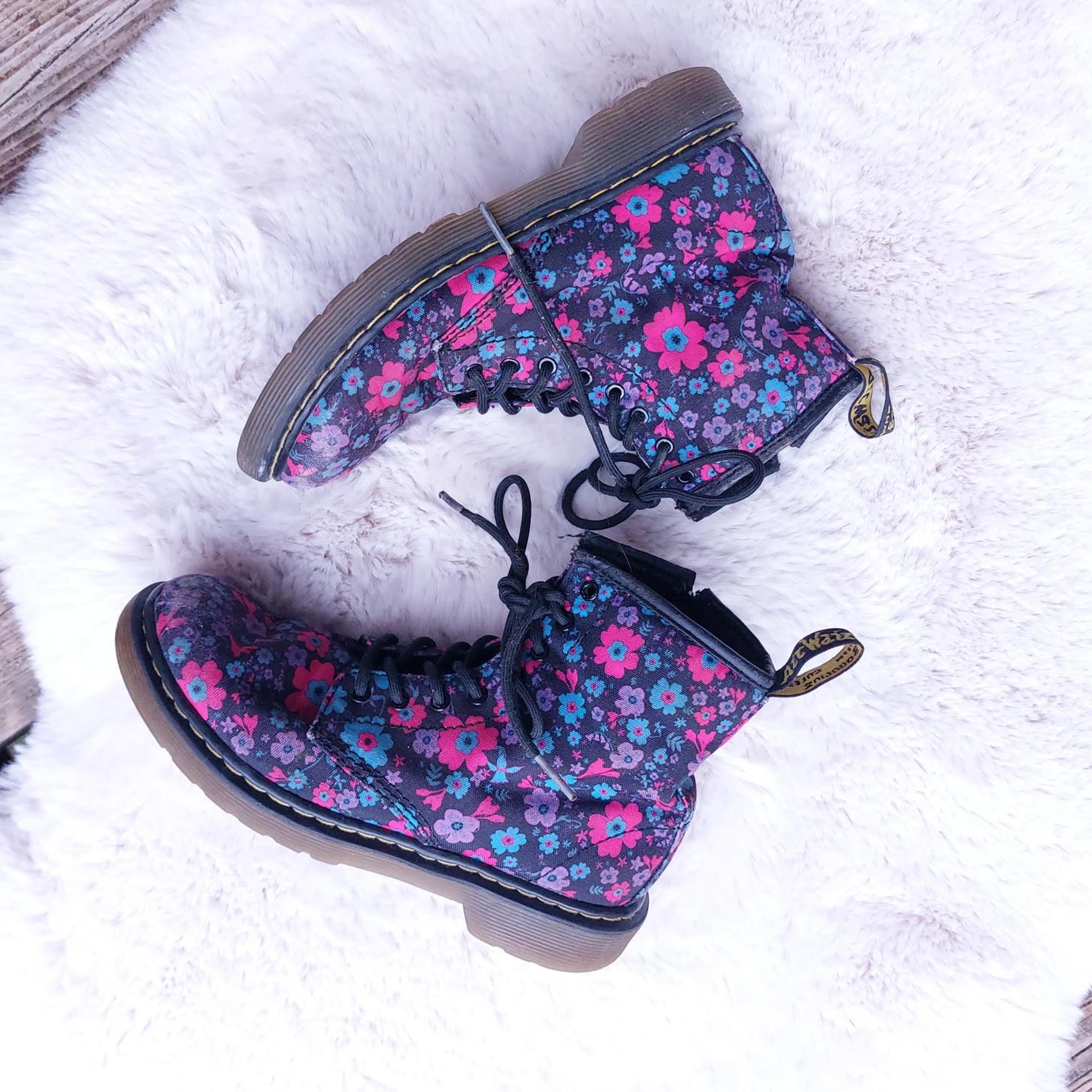 Dr. Doc Martens Floral Canvas Combat Boots Girls 3 Eu 34