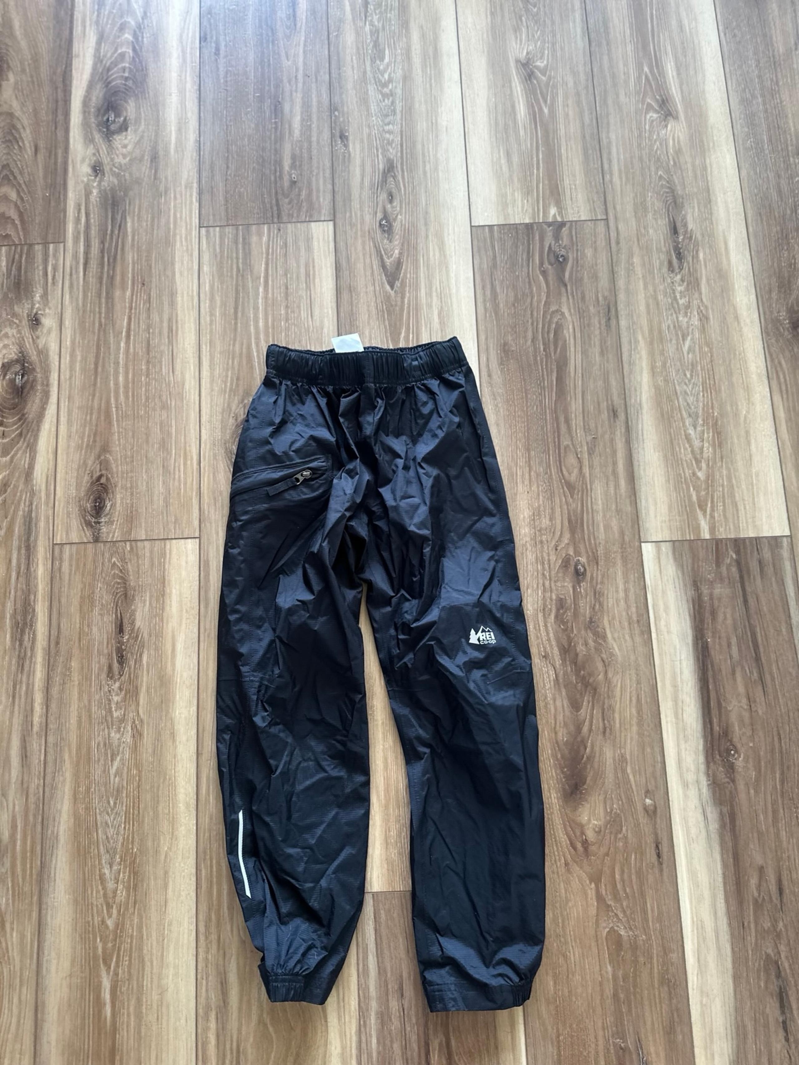 REI kids Black rain Pants size small (8)