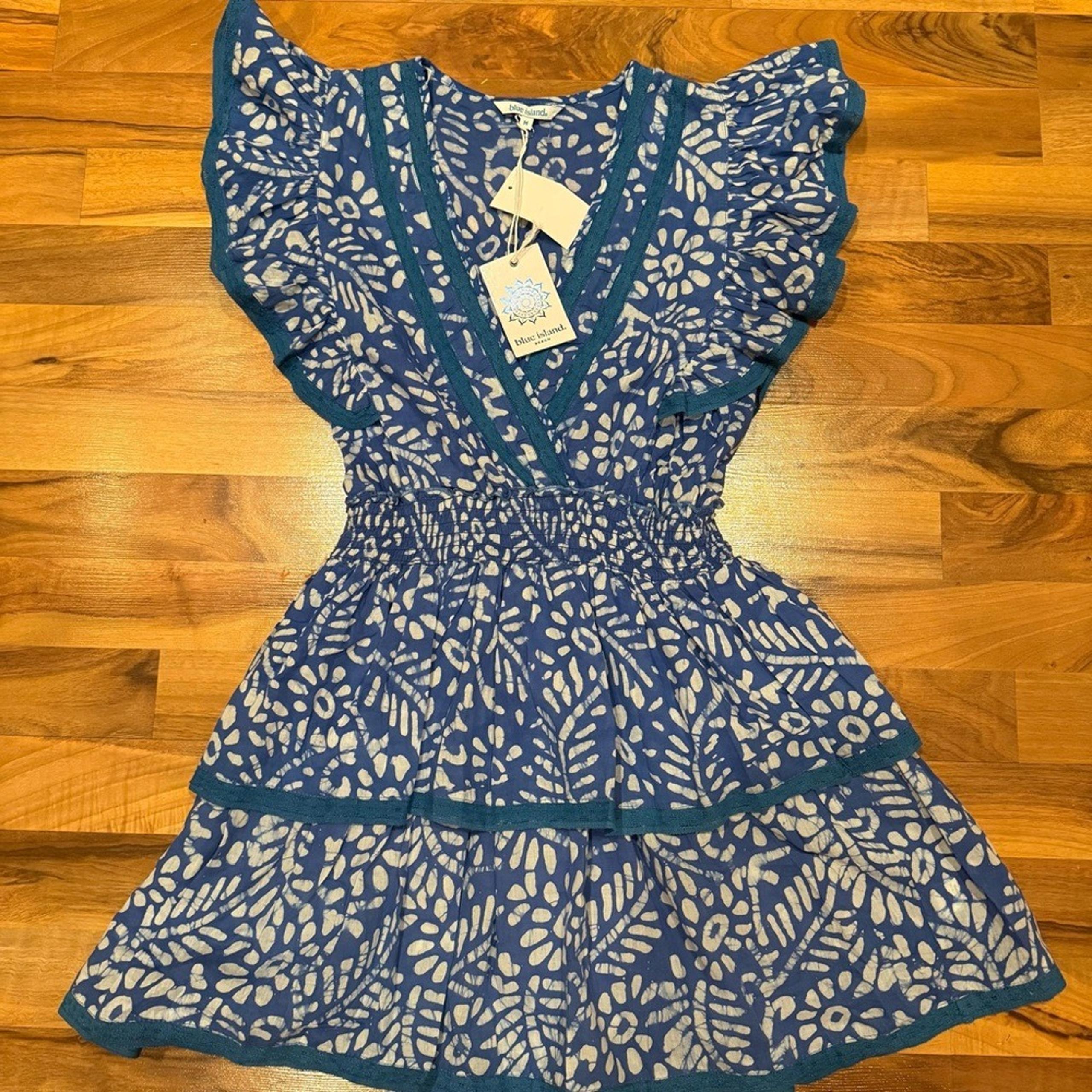 Blue island beach blue floral swim bathing suit coverup NWT medium