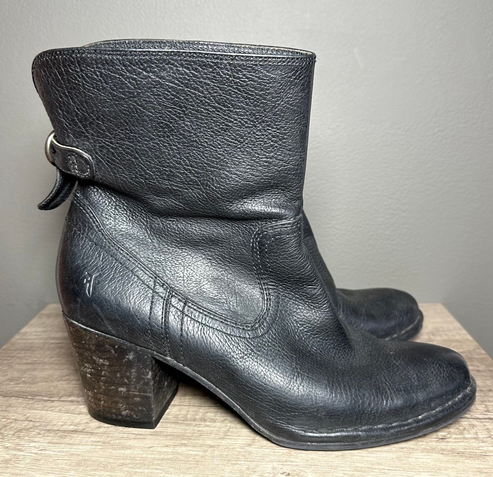 Frye Woman’s Boots Lucinda Black Leather Sz 9.5 Block Heels Pull On Ankle
