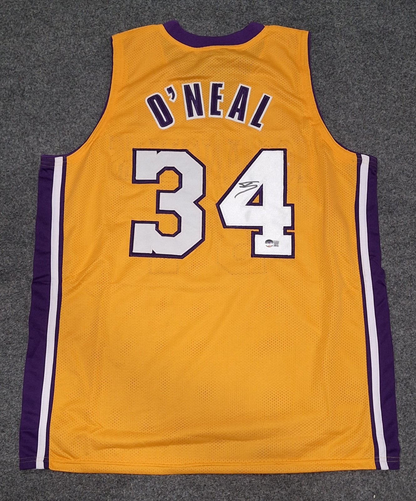 Shaquille O'Neal autographed jersey Beckett Witness COA
