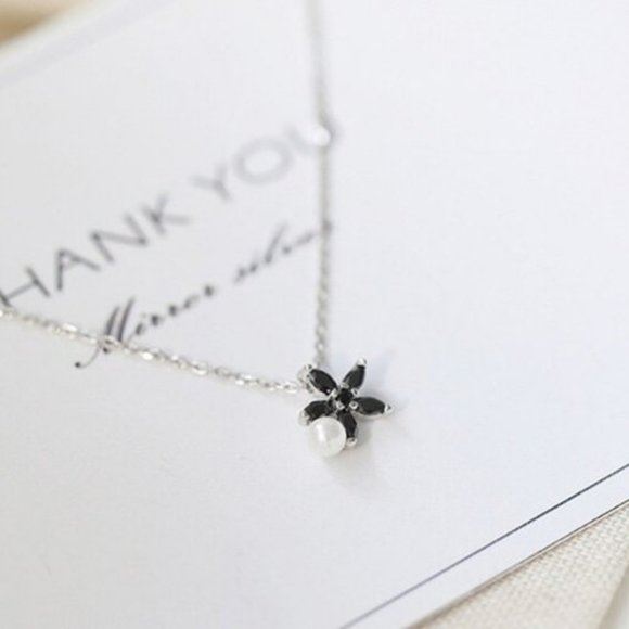 NEW 925 Silver Pearl Flower Necklace