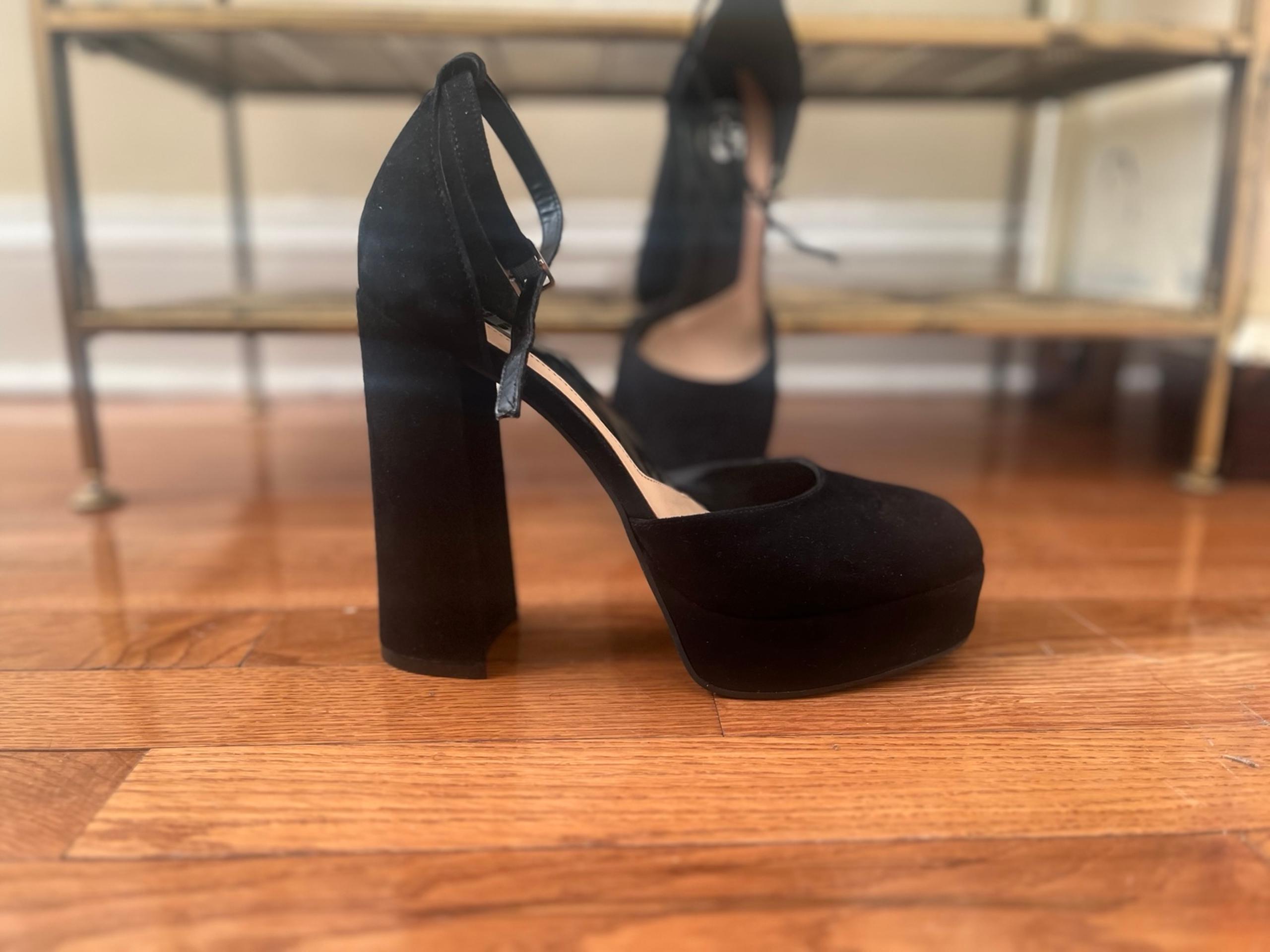 Gianni Bini Black Suede Platform Heels