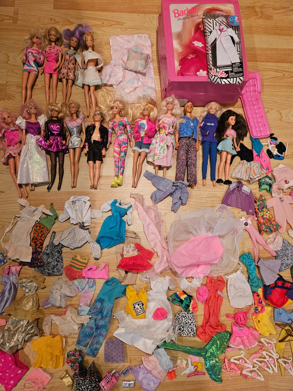 HUGE LOT BARBIE Doll Clothing Items & Accessories MATTEL BARBIE vintage-modern!