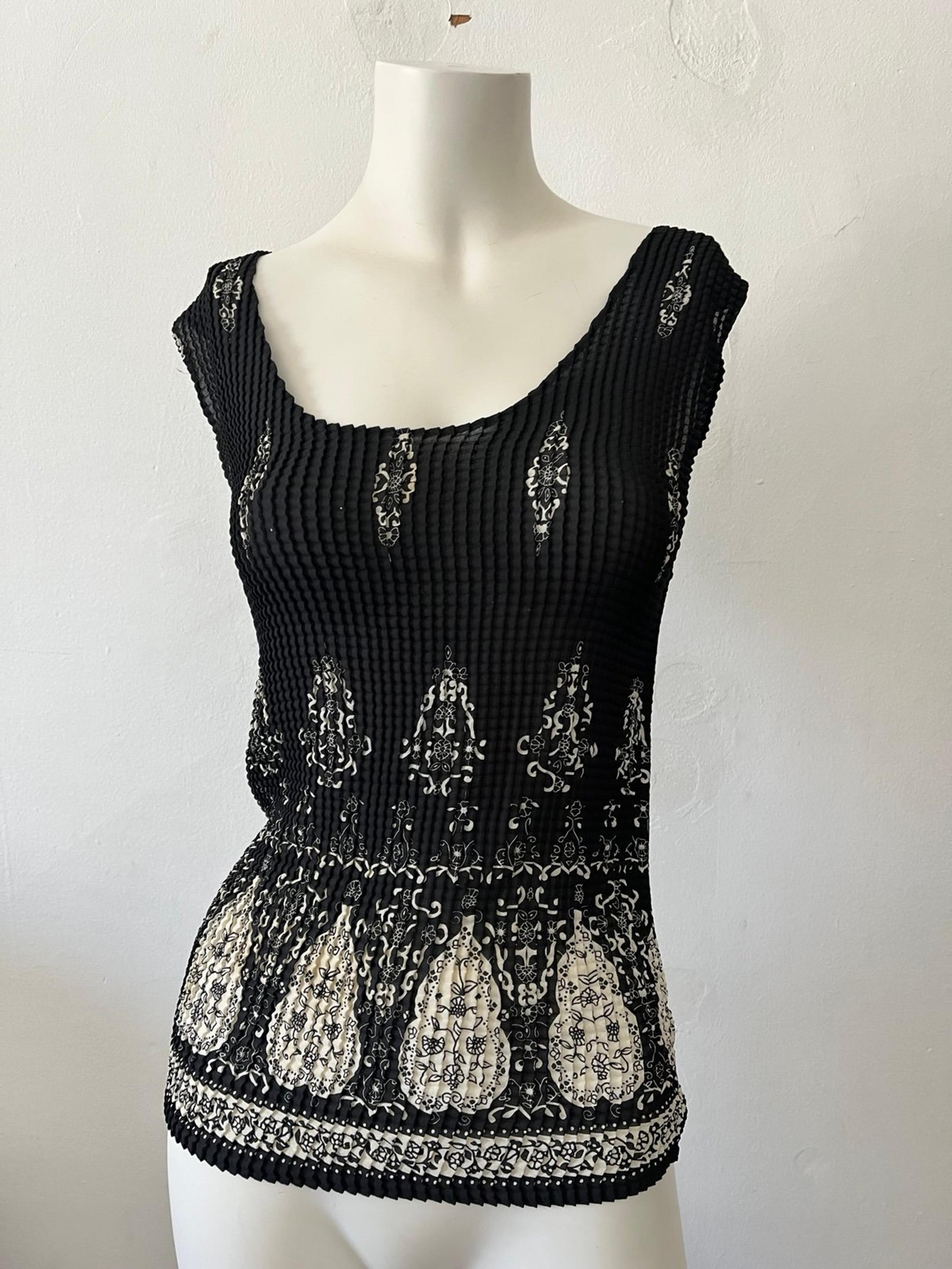 Vintage nicola black popcorn crinkle Indonesian batik Buddha sleeveless tank L