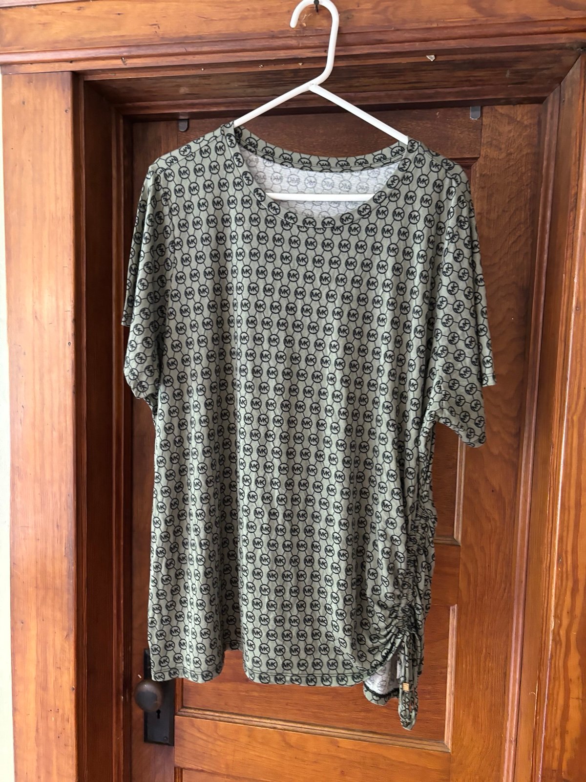 Michael Kors logo shirt size one 1x
