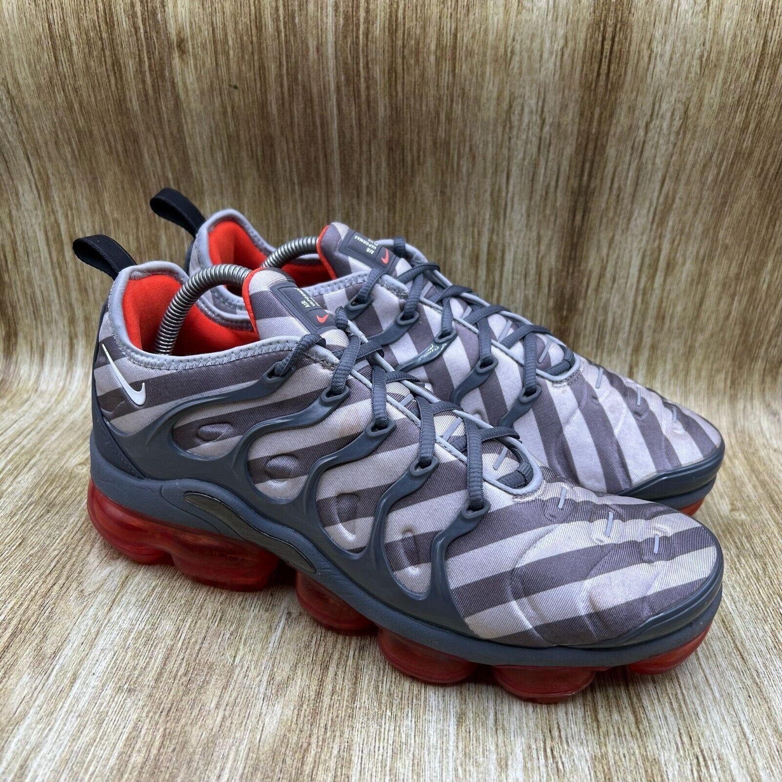 Nike Air Vapormax Plus Men's Size 10 Wolf Grey Stripes Shoes Sneakers 924453-020