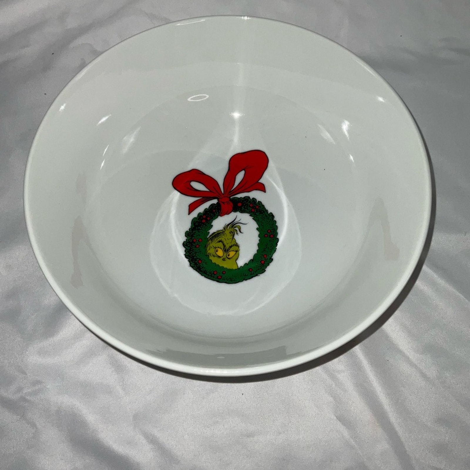 NEW DR SEUSS HOW THE GRINCH STOLE CHRISTMAS WHITE PORCELAIN SERVING LARGE BOWL