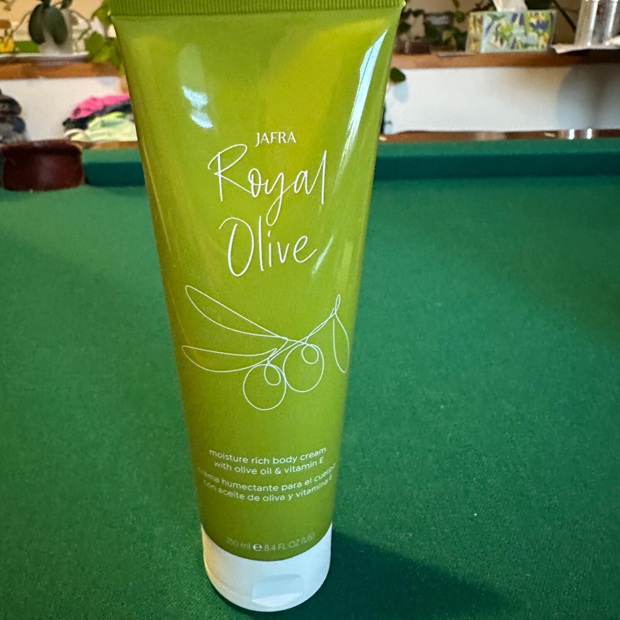 JAFRA ROYAL OLIVE MOISTURE RICH BODY CREAM WITH OLIVE OIL & VITAMIN E 8.4 OZ