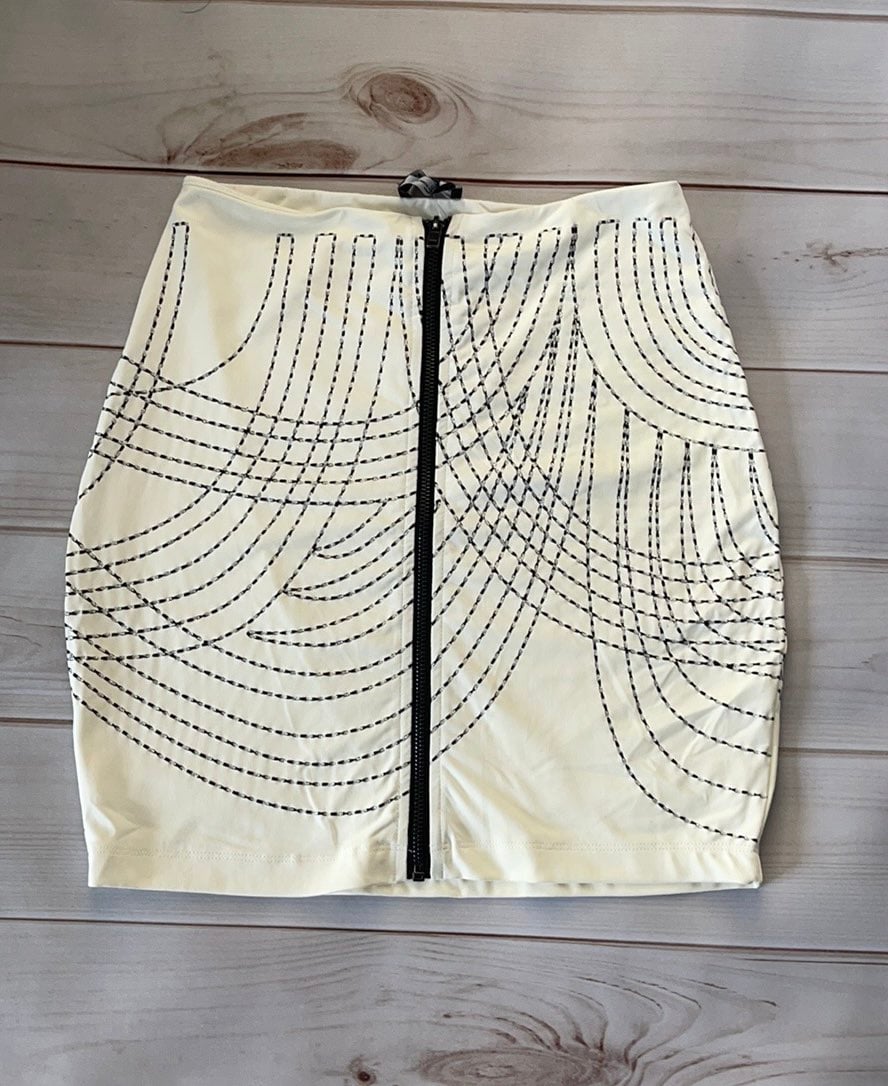 New Bebe size Small skirt