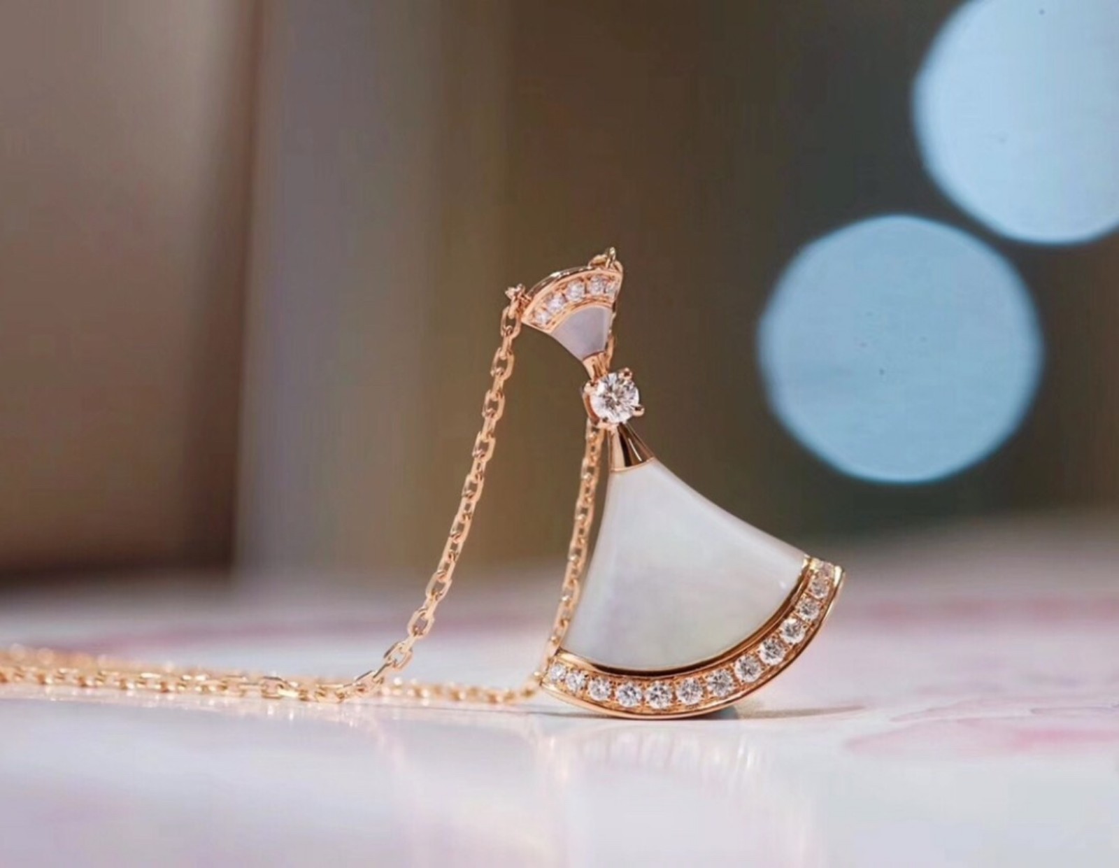 18k Rose Gold Pendant Necklace 17