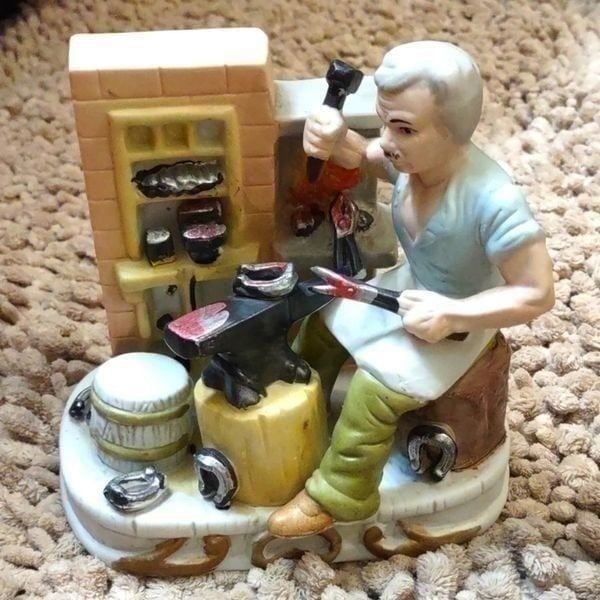 New Blacksmith figurine, extremely detailed, ceramic, perfect condition