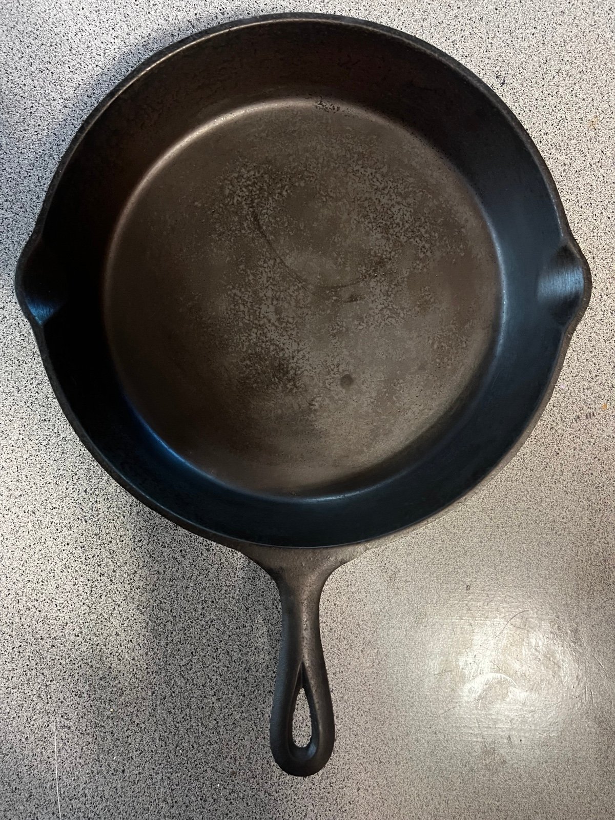 Pre-seasoned #9 cast iron frying pan