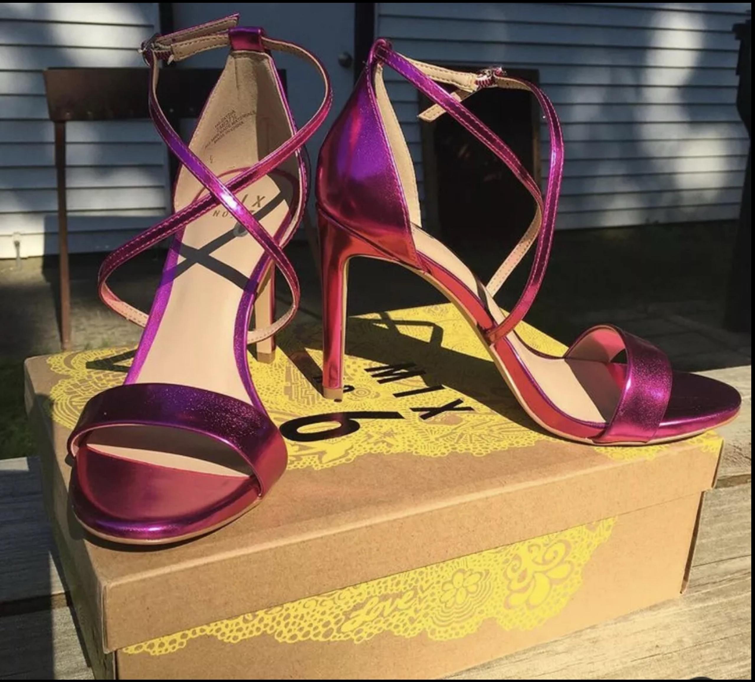 Mix No. 6 Zaydia Sandal, Women's Size 7M, Bright Fuchsia Metallic - Brand NEW