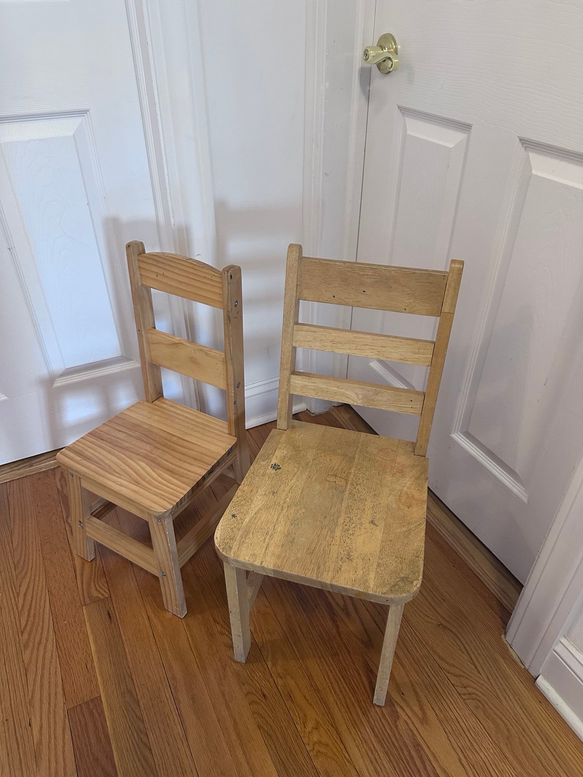 Lot of 2 Children solid wood chairs Melissa and Doug Toddler Kids Furniture