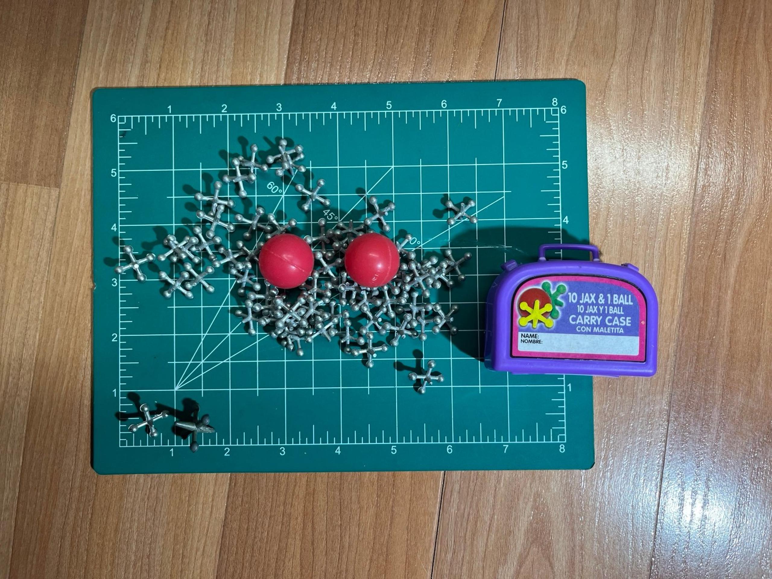 Vintage Game 62 metal jacks, case and 3 balls