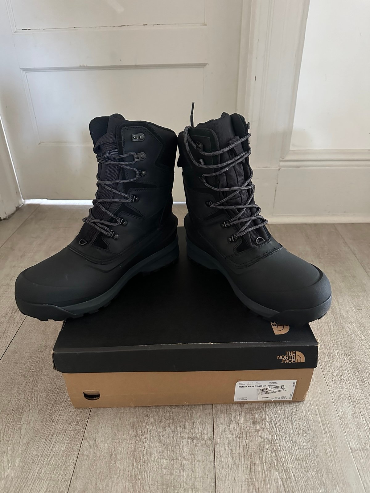 North Face Men’s Chilkat V 400 Snow Shoes- Size 12.5