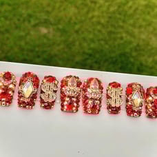 Press on nails
