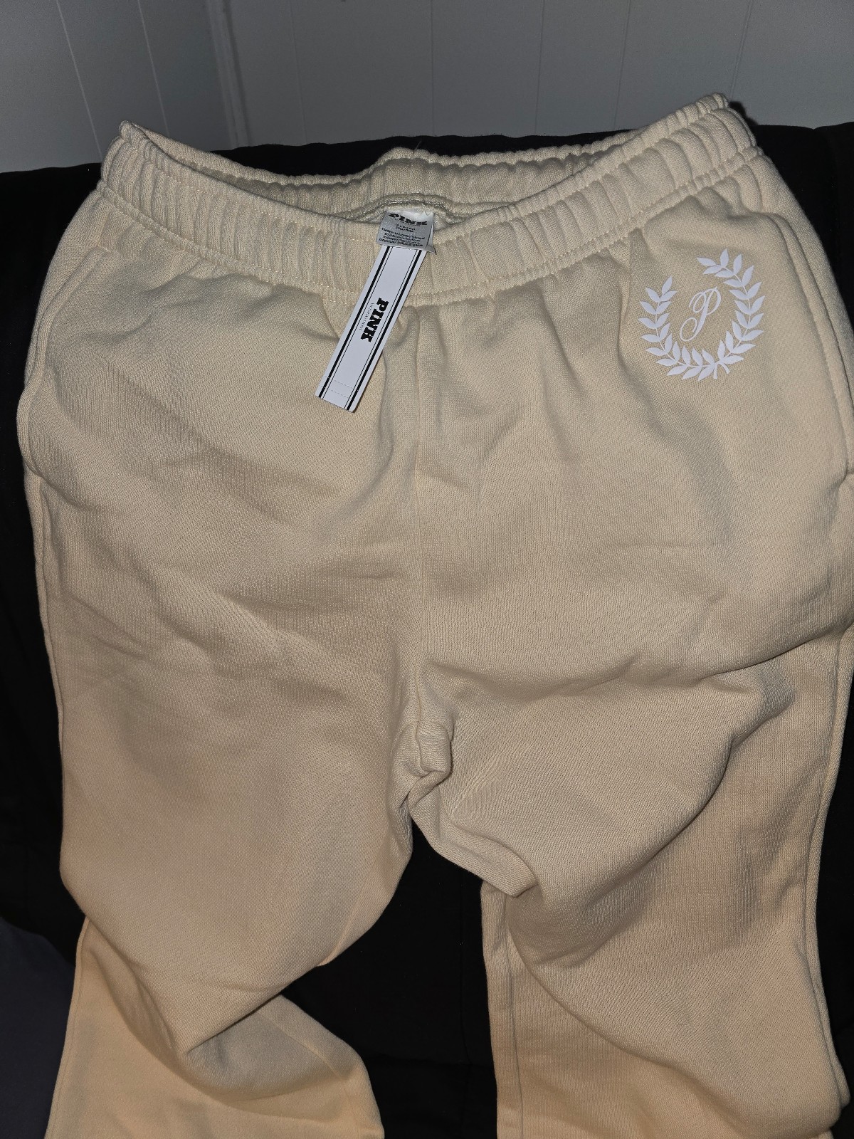 Ladies Victoria Secrets Heavyweiht sweat pants SZ small BN