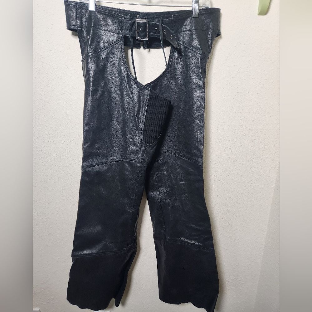Harley Davidson 98096-16VW Women's Essentials Leather Riding Chaps Black Medium