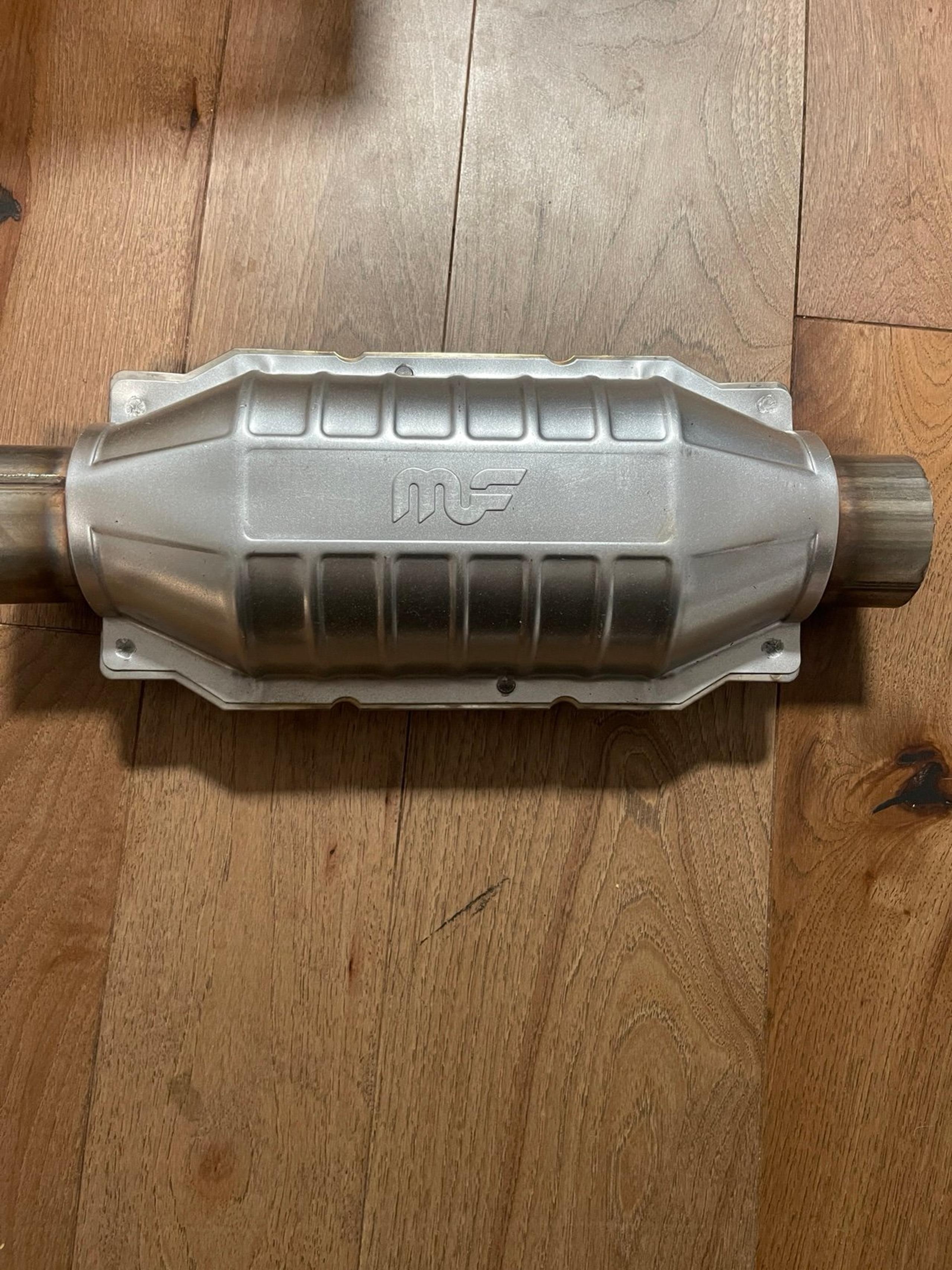 MagnaFlow Catalytic Converter 99006HM 2.5"/2.5"