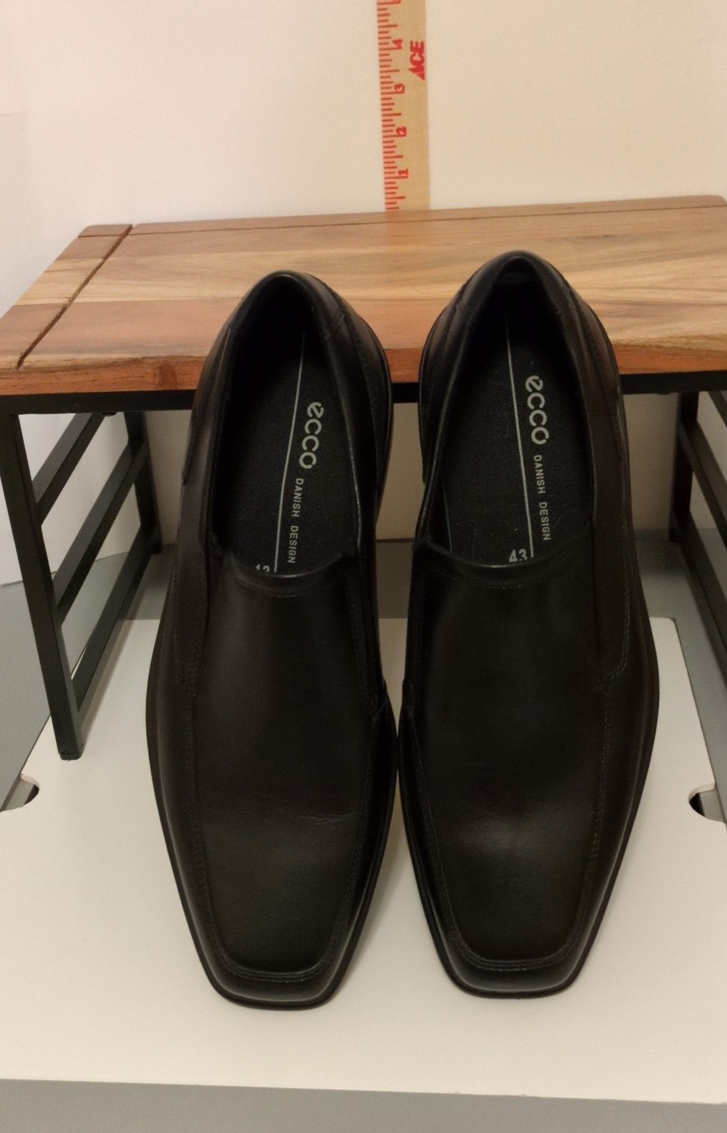 Ecco Danish Design slip-ons dress shoes
