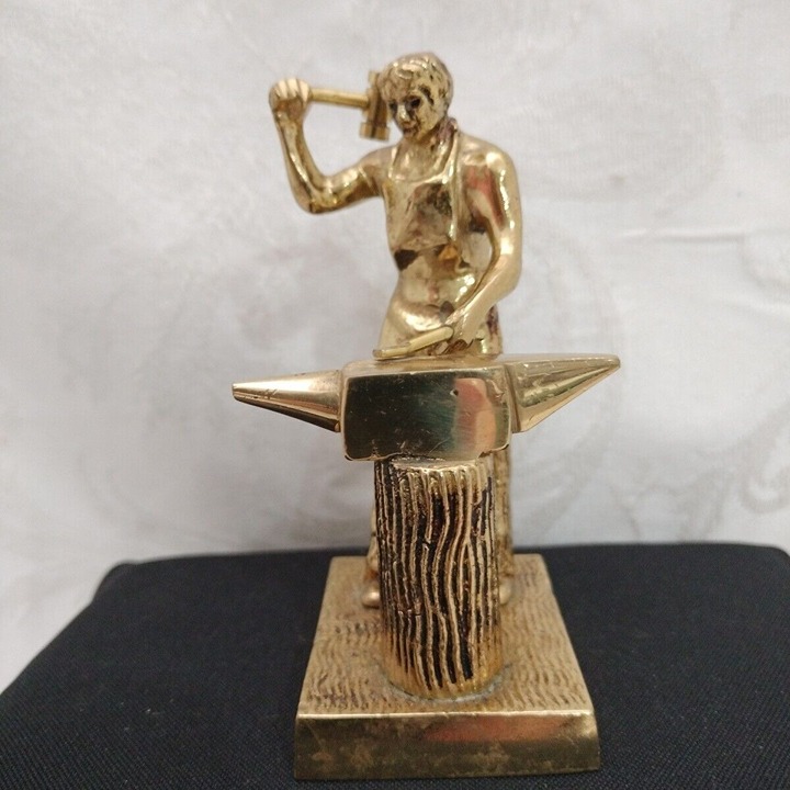Vintage Brass Blacksmith figurine Working 4 1/2x2 1/4 Weight 1.3 pound