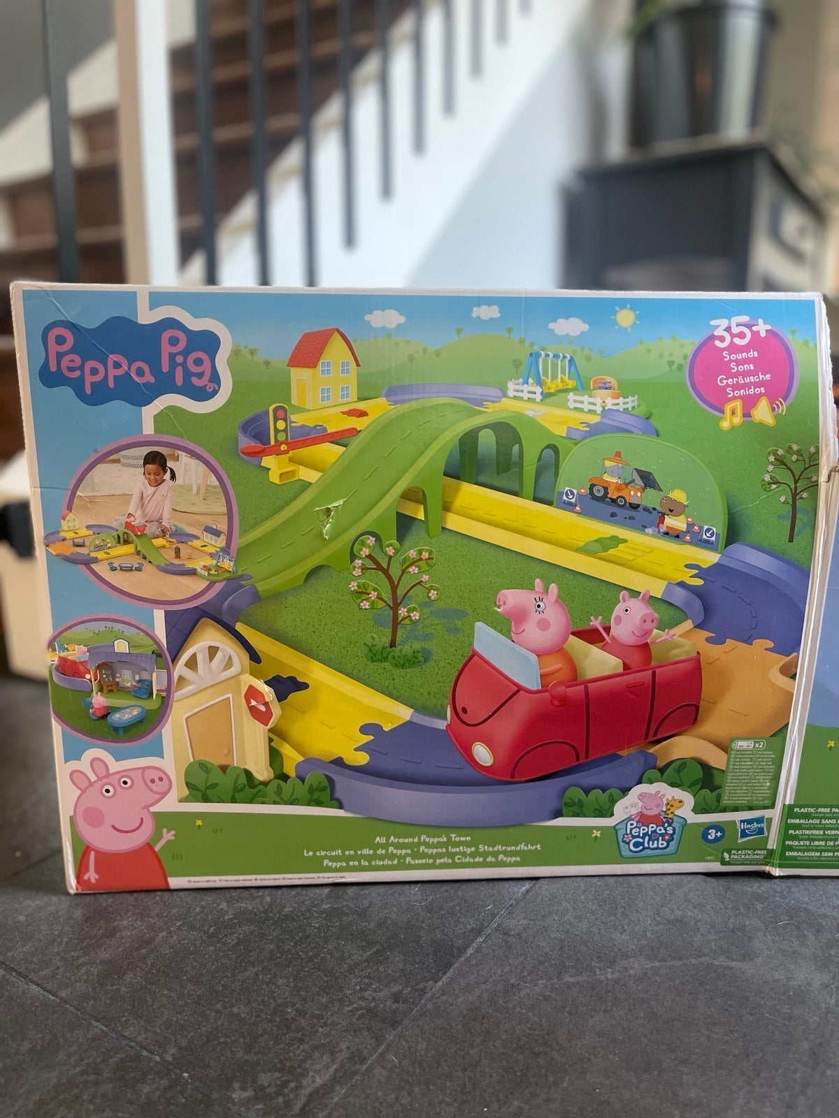 Peppa Pig all around town playset track