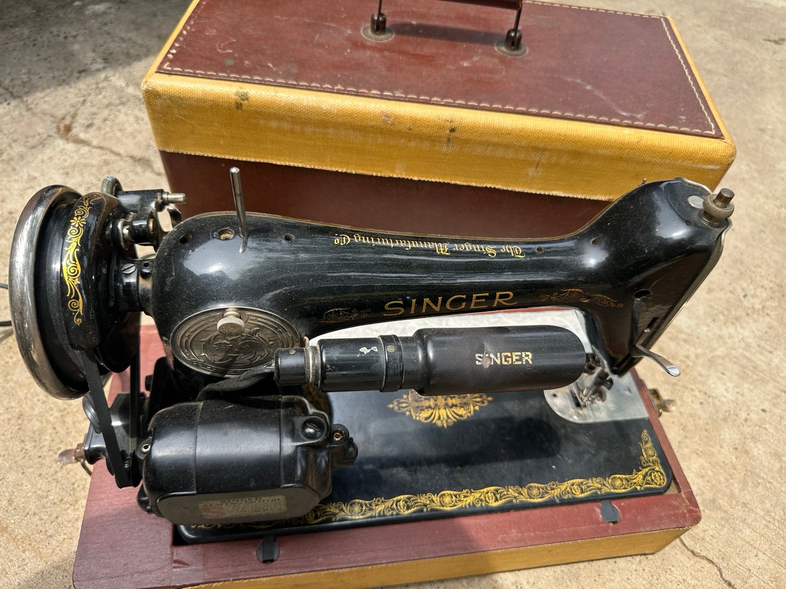 Singer sewing machine antique