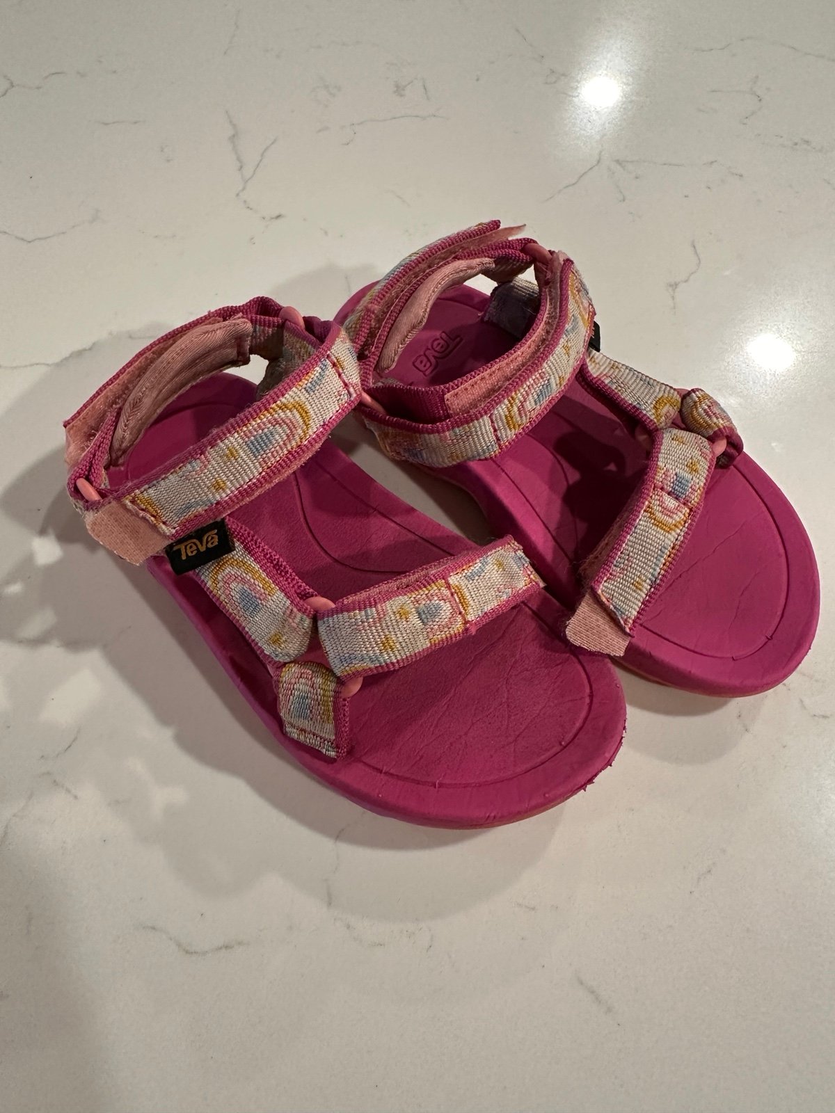 Teva Rainbow toddler size 7 - girls- pink hurricane xlt 2- summer sandal