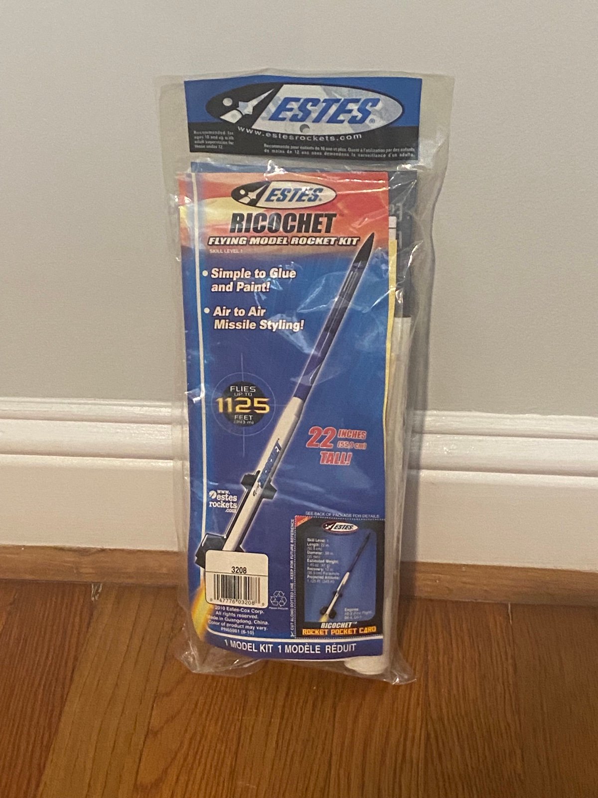 Estes Ricochet Flying Model Rocket Kit New Sealed 3208 Over 22” Tall