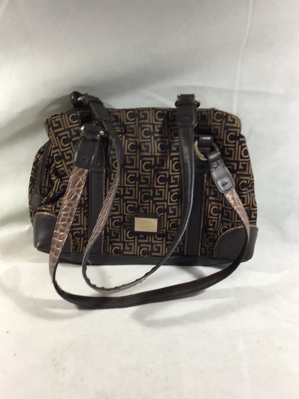 Liz Claiborne signature purse 9”x11”x3.5” many compartments Hb2