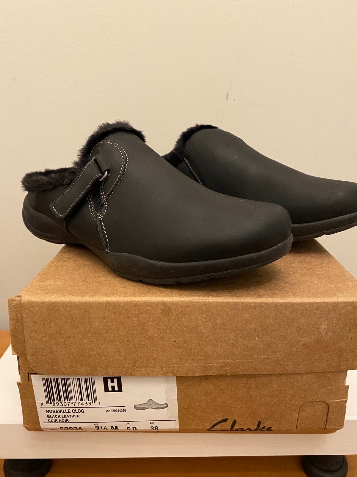 Women's Clarks, 7.5 M Roseville Clog 26162034 Black Faux-Fur