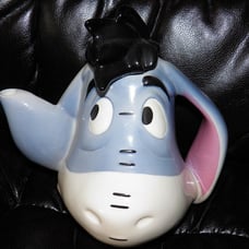 DISNEY SHOWCASE COLLECTION TEAPOT CARDEW DESIGN EEYORE