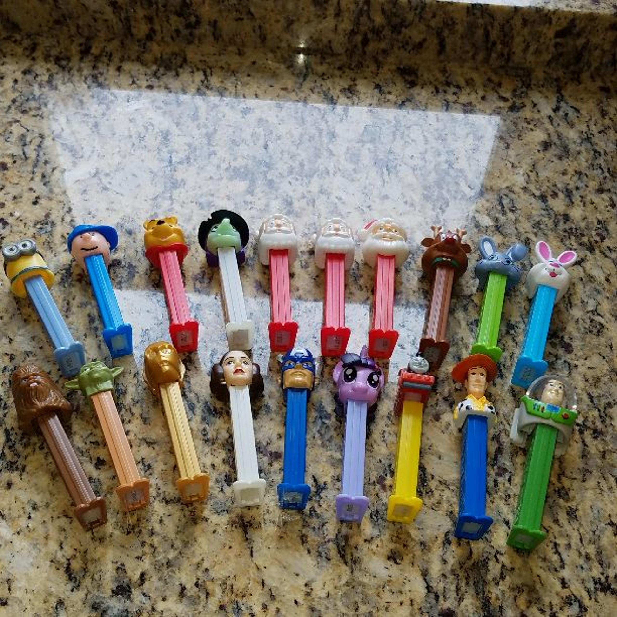 PEZ DISPENSER COLLECTORS BUNDLE LOT TOYS