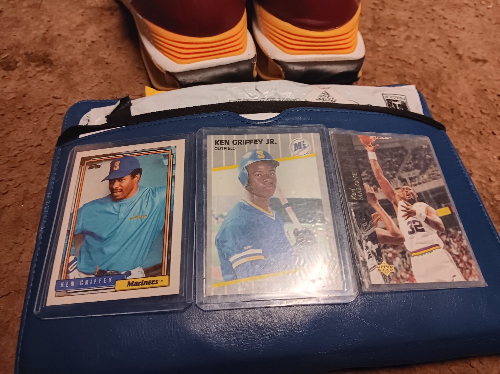 Various Sports Cards [[ throwback College cards of different ex NFL and Baseball